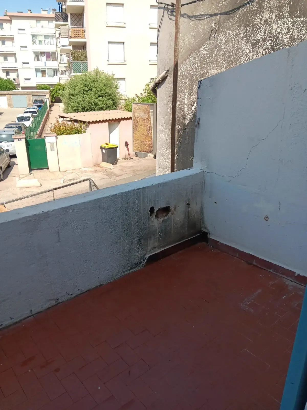 Zone professionnelle après assainissement - Décontamination de mobilier et matériel après incendie dans le Var