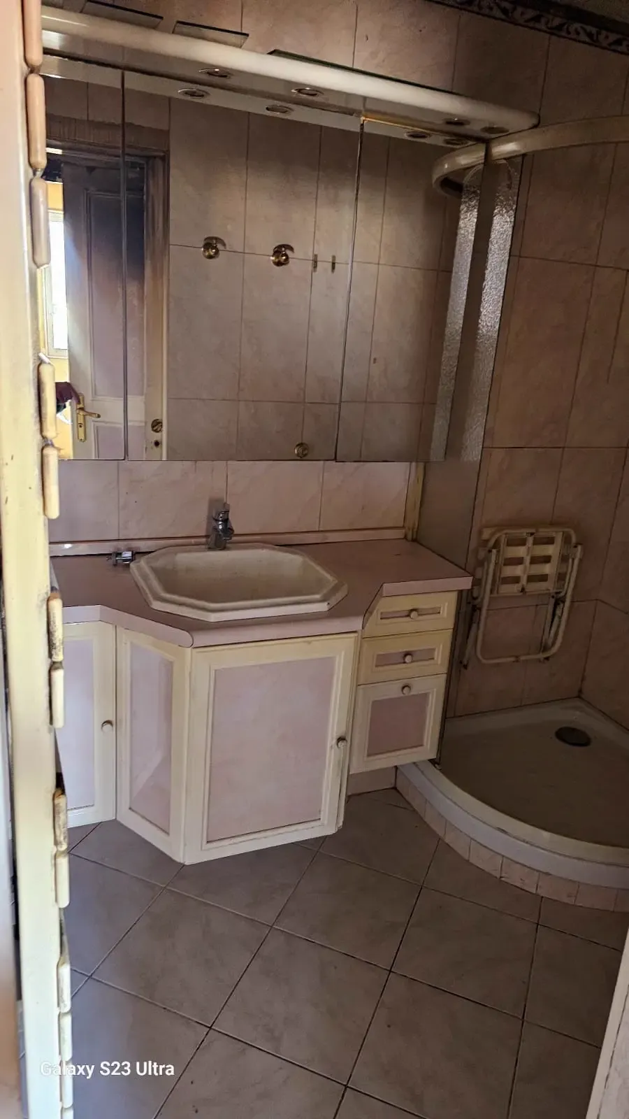 Appartement après décontamination initiale - Rénovation complète d'un appartement après incendie à Nice