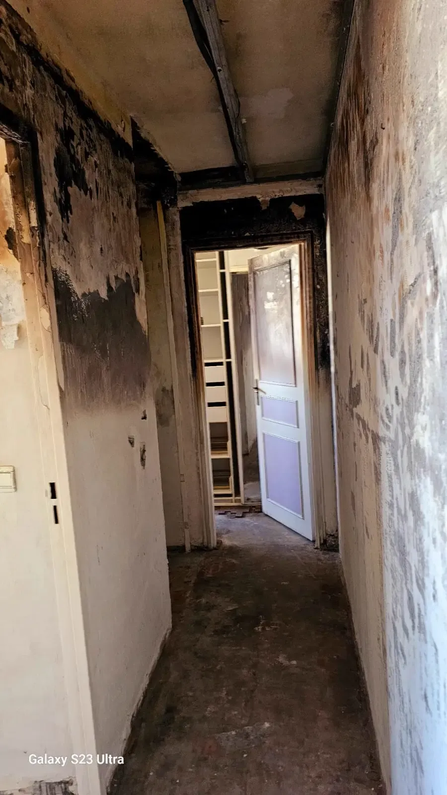 Pièce préparée avant rénovation finale - Rénovation complète d'un appartement après incendie à Nice