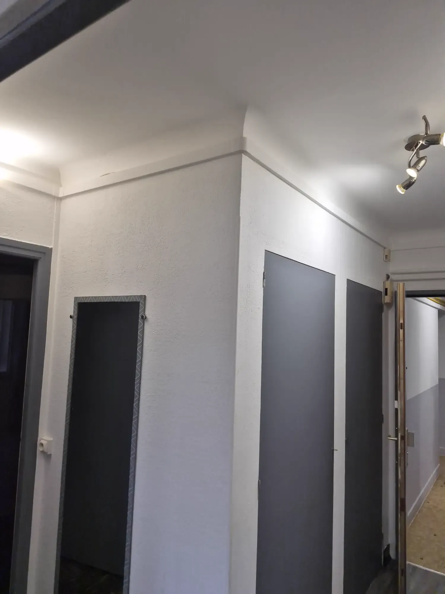 Après remise en état 2 - Rénovation de sols et embellissement intérieur