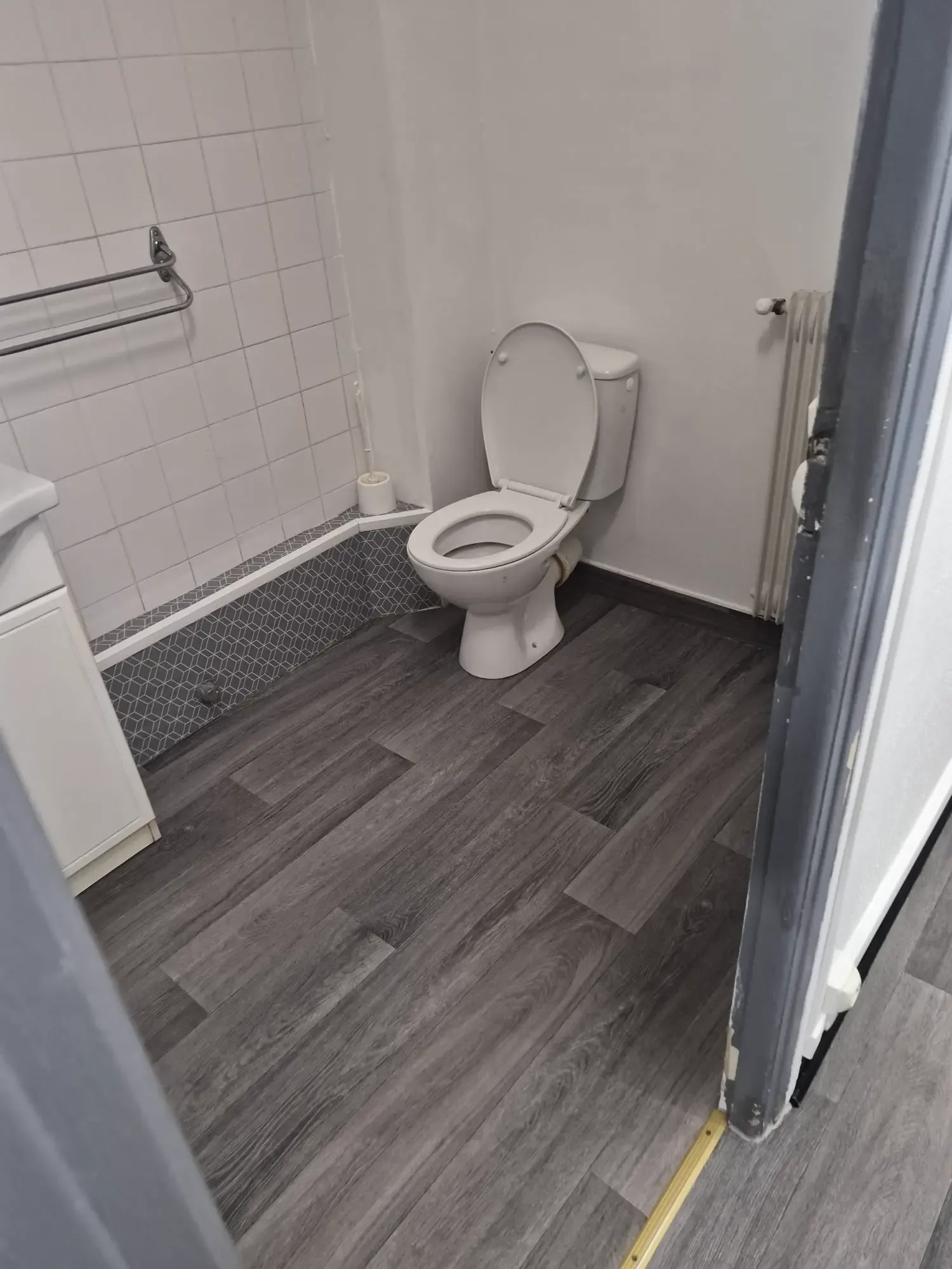 Après remise en état 5 - Rénovation de sols et embellissement intérieur