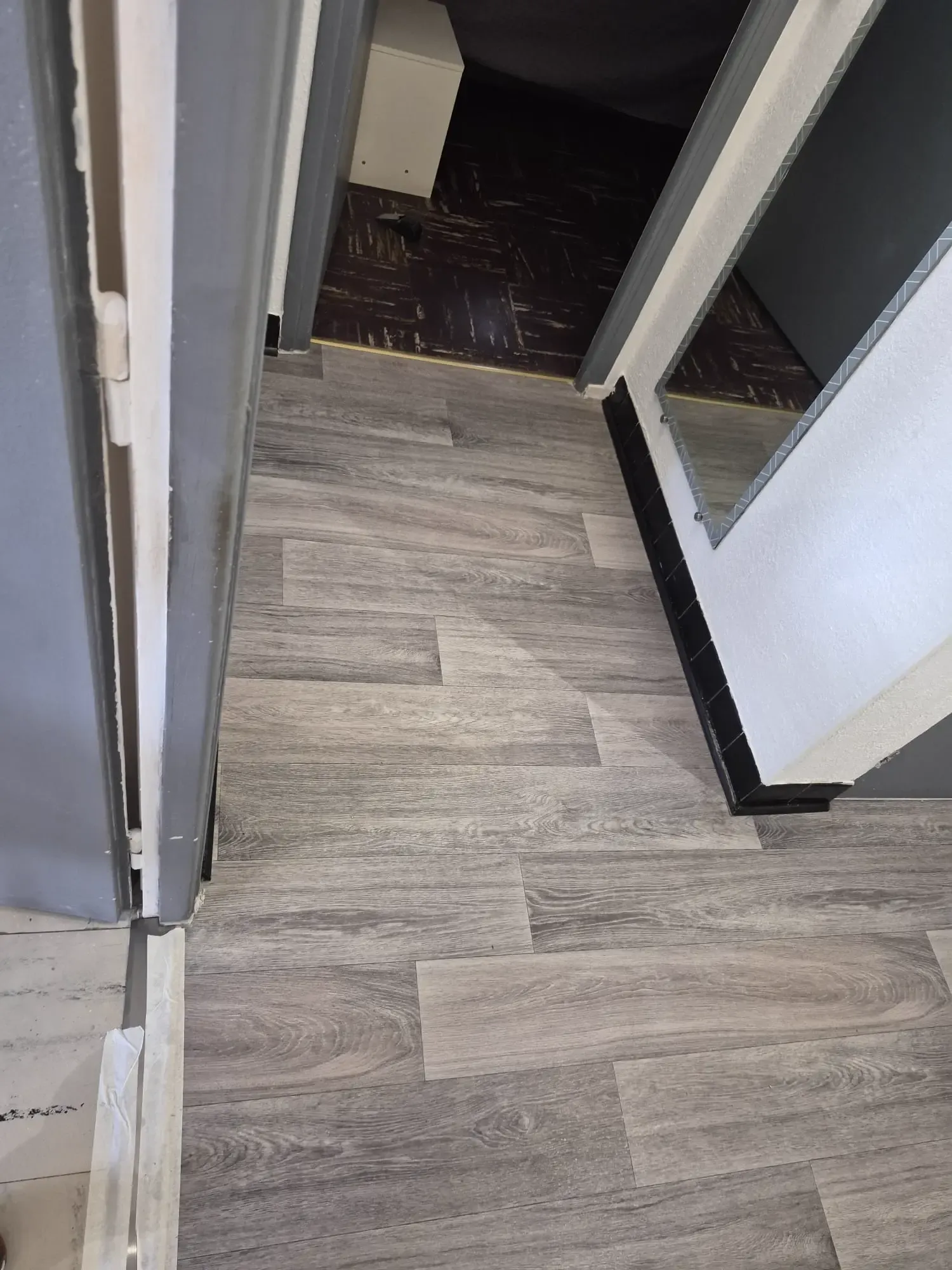 Après remise en état 6 - Rénovation de sols et embellissement intérieur