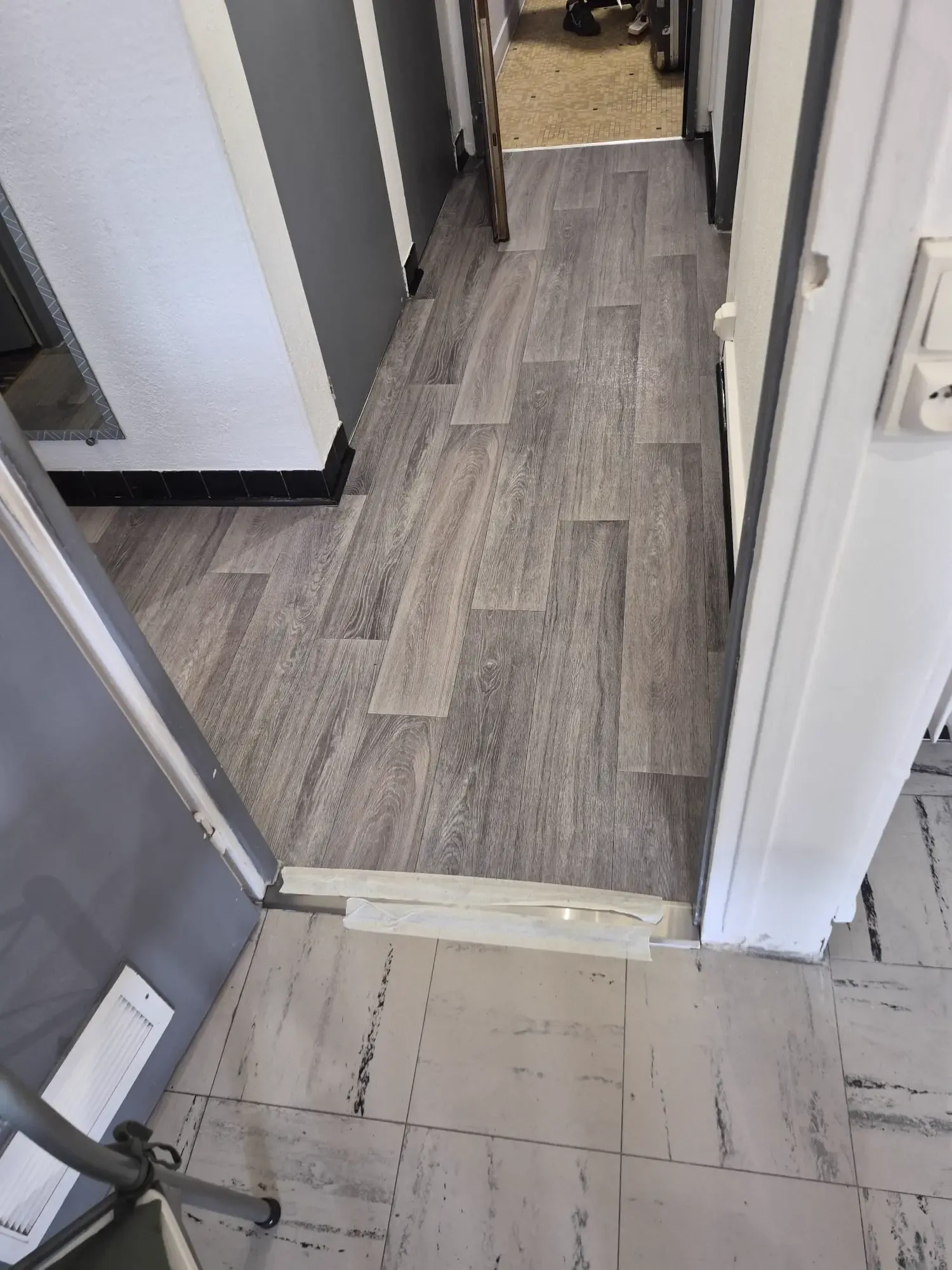 Après remise en état 7 - Rénovation de sols et embellissement intérieur
