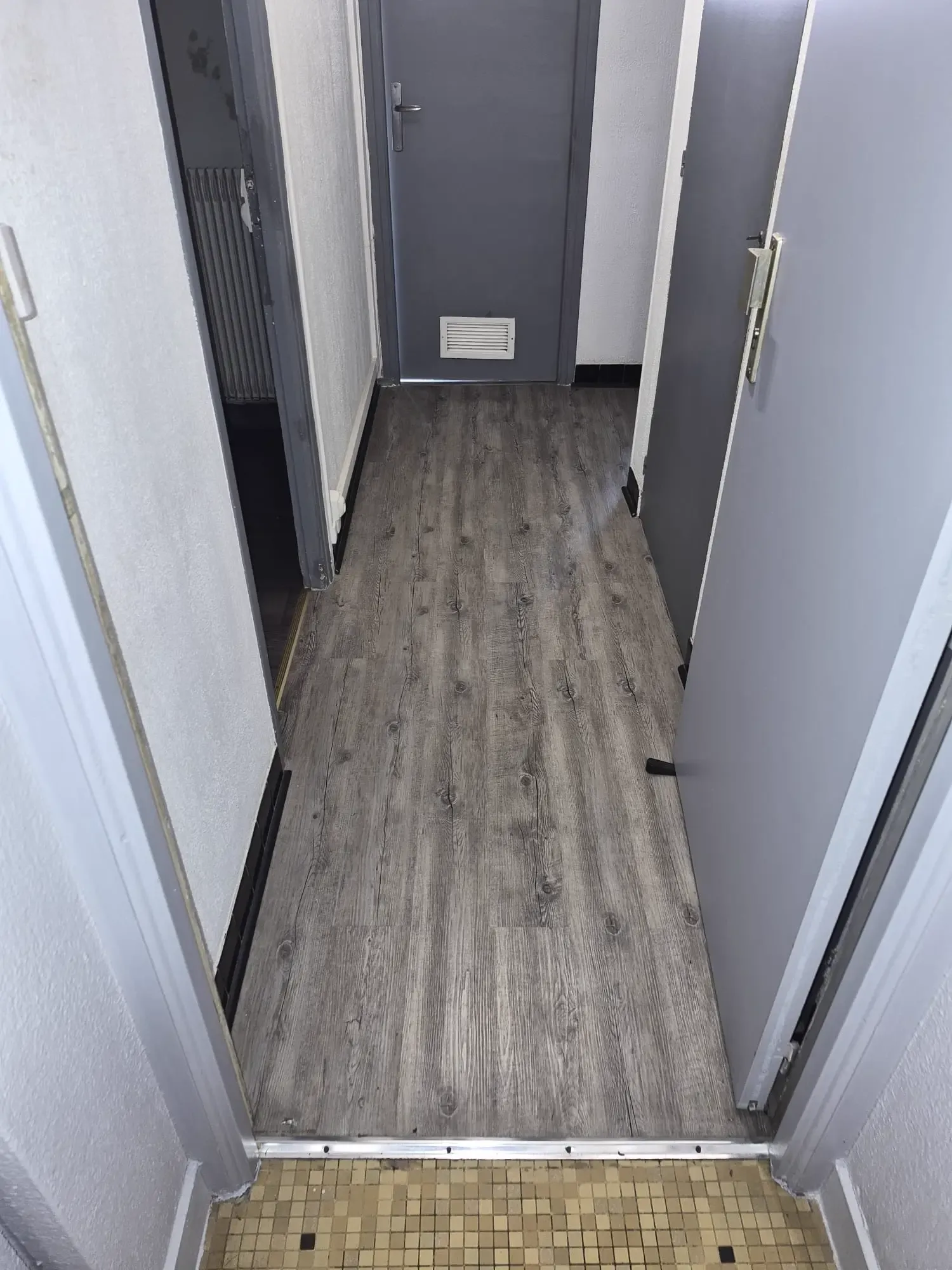 Situation avant : Rénovation de sols et embellissement intérieur